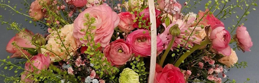 Цветы и упаковка подарков